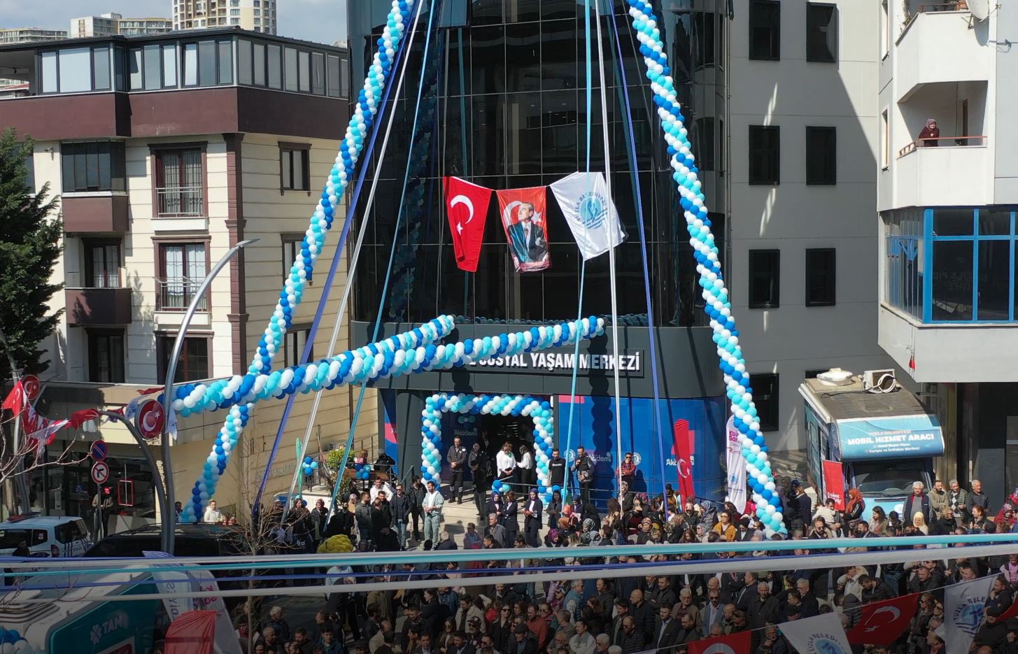 Tuzla Belediyesi, Aydıntepe ve çevre mahallelerde yaşayan vatandaşların sosyal ve kültürel gelişimini desteklemek amacıyla Aydıntepe Sosyal Yaşam Merkezi’ni hizmete açtı.